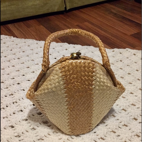 Vintage Handbags - 🦋2/$10 3/$15 4/$18 5/$20 Vintage Josef Straw Bag